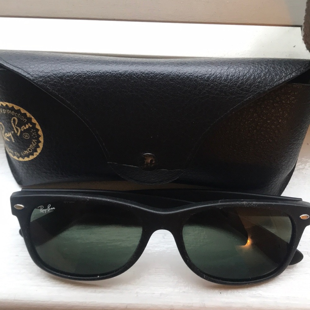 Black Ray Bans